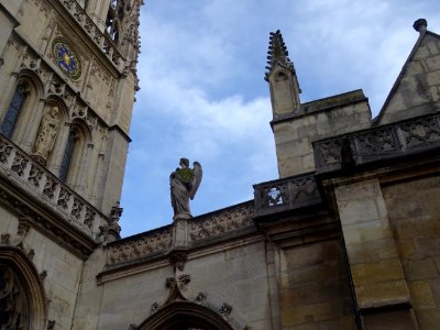 Un ange de pierre, église Saint-Germain-l'Auxerrois, place… 