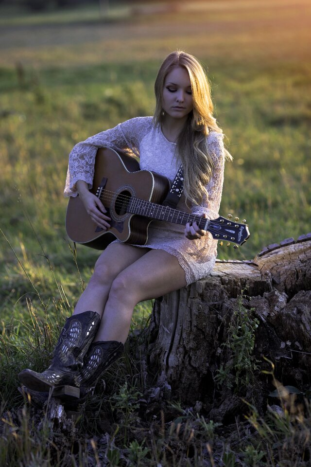 Acoustic girl hair