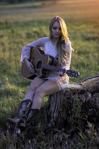 Acoustic girl hair