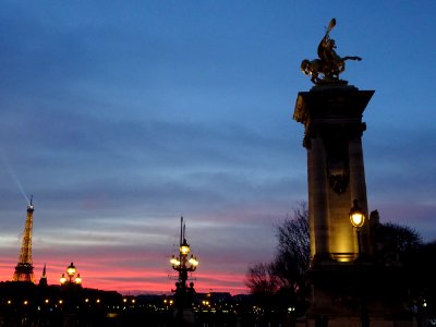 A l'heure du coucher de soleil sur la Tour Eiffel, vue dep… 