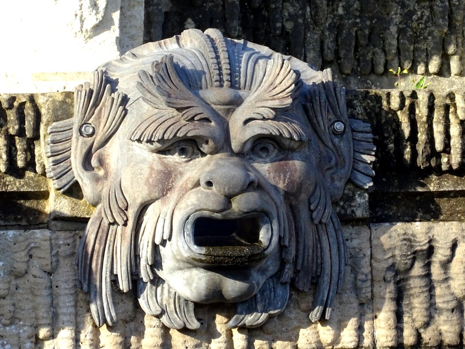 Tête de dragon ?, la Grande Cascade, Parc de Saint-Cloud 