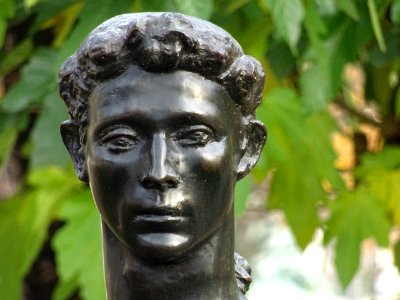 Bronze patiné Apollon par Paul Belmondo, Jardin des Tuil… 