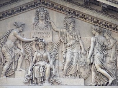 Détail du fronçon, colonnade du Louvre, rue de l'Amiral de… 
