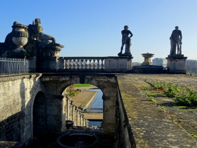 Statues, au sommet de la Grande Cascade, Parc de Saint-Clo… 