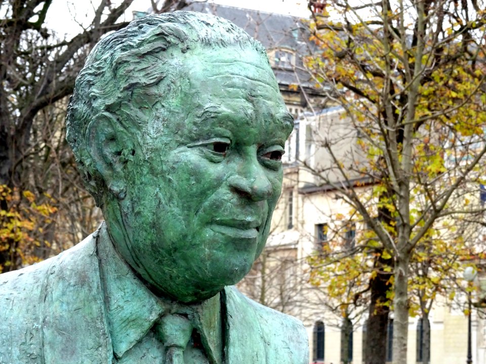 Buste du Président Gaston Monnerville, dans le jardin du L… 