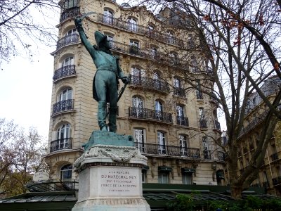 Statue A la mémoire du Maréchal Ney, à l'angle du boulev… 