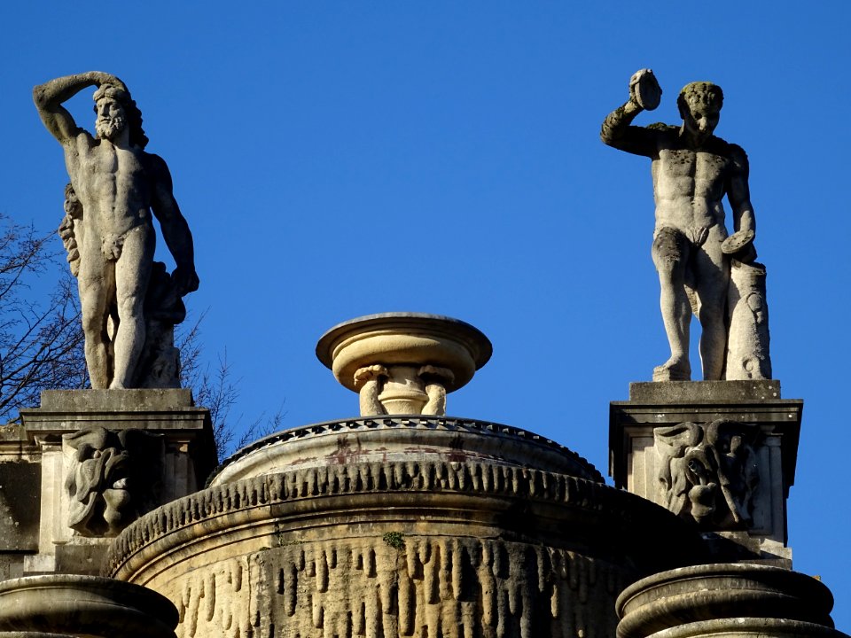 Statues, au sommet de la Grande Cascade, Parc de Saint-Clo… 