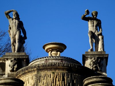 Statues, au sommet de la Grande Cascade, Parc de Saint-Clo… 