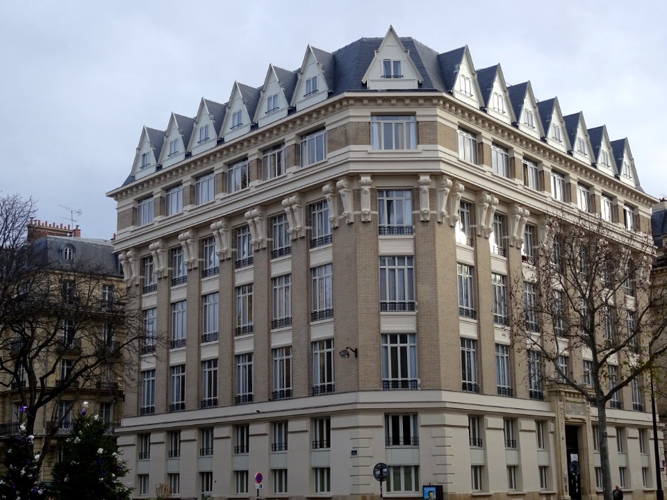 Immeuble à l'angle du boulevard du Montparnasse et de la r… 