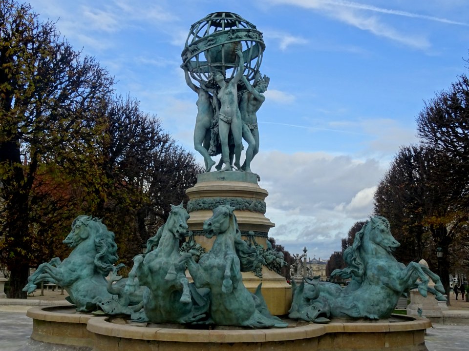 Fontaine des Quatre-Parties-du-Monde, place Ernest-Denis, … 
