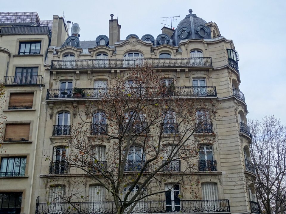 Immeuble à l'angle du boulevard du Montparnasse et de l'av… 