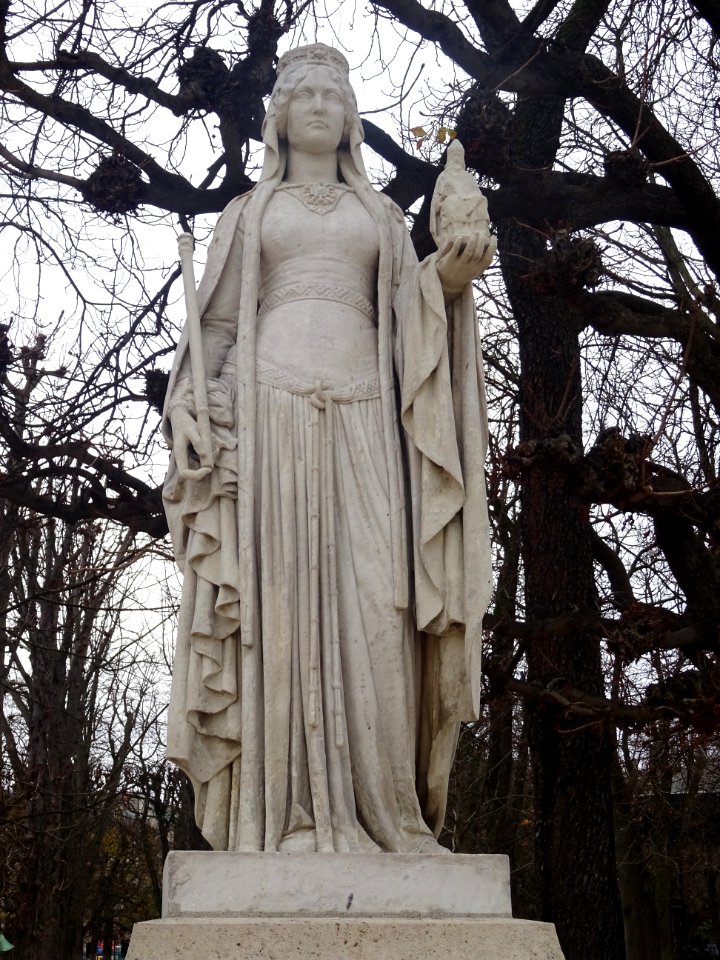 Statue Berthe ou Bertrade, Reine de France, ...-783, dan… 