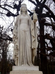 Statue Berthe ou Bertrade, Reine de France, ...-783, dan… 