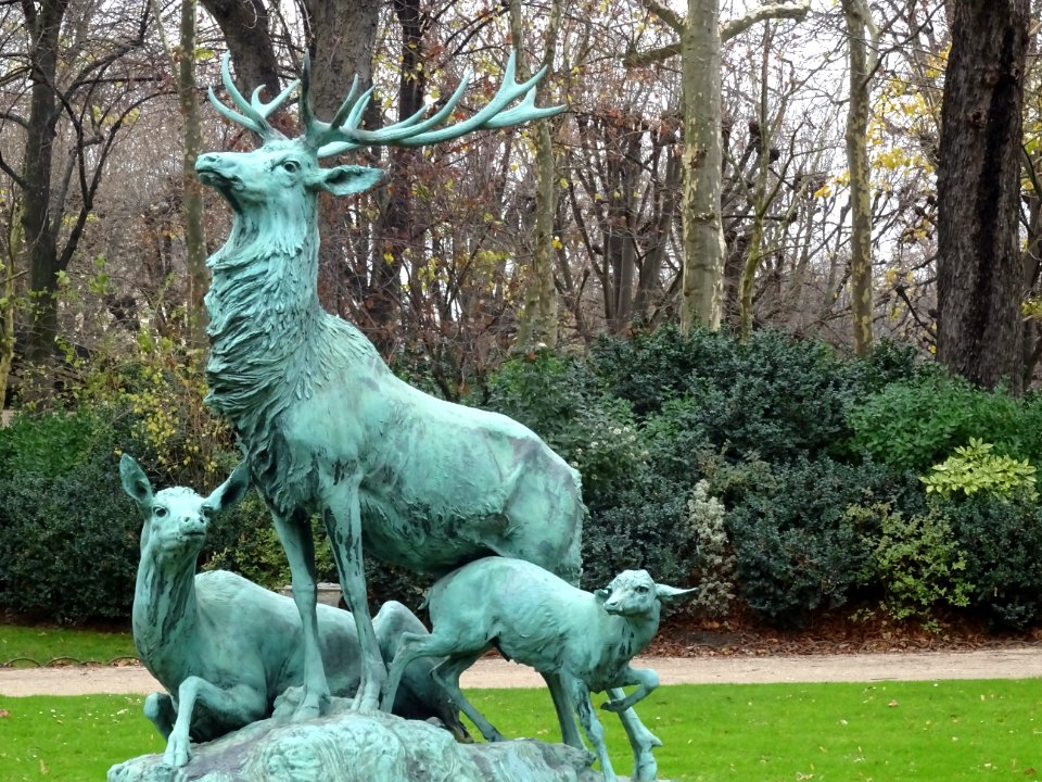 Bronze La Harde de cerfs écoutant le rapproché par Arthu… 