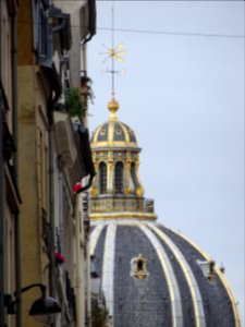 Coupole de l'Institut de France, au bout de la rue de Maza… 