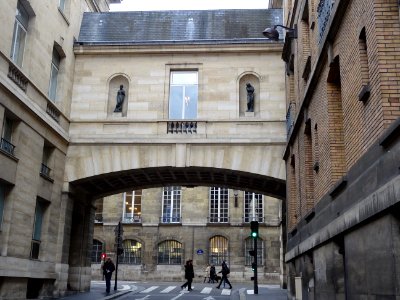 Bout de la rue Garancière en arrivant sur la rue de Vaugir… 