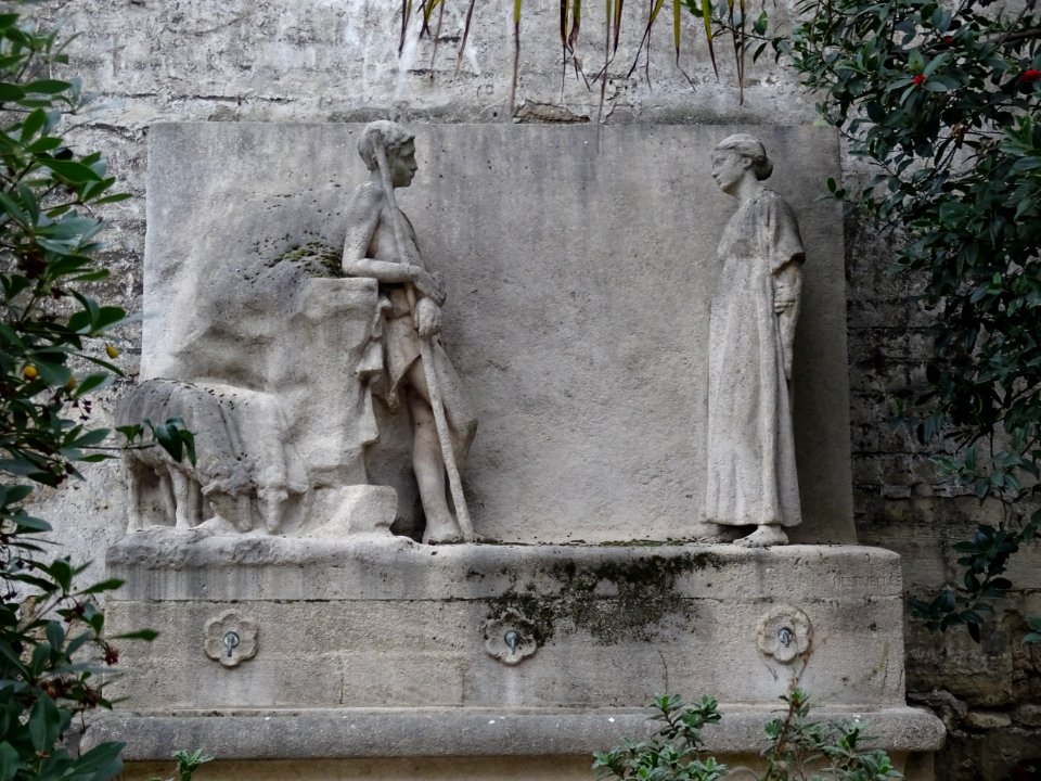 La Fontaine pastorale située au square Félix-Desruelles, 1… 