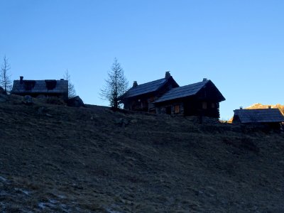Les chalets dans le vallon de Narreyroux 