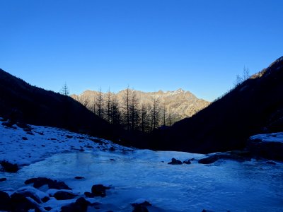 Torrent gelé et Montbrison, depuis le vallon de Narreyroux… 