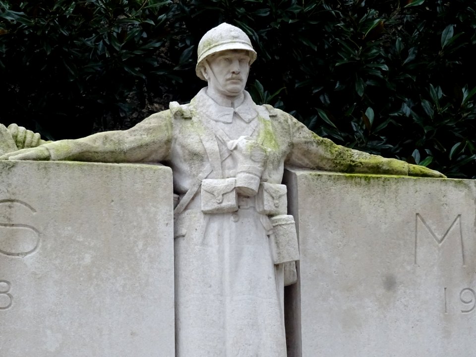Monuments aux morts, place Hubert Monmarché, 15e arr., Par… 