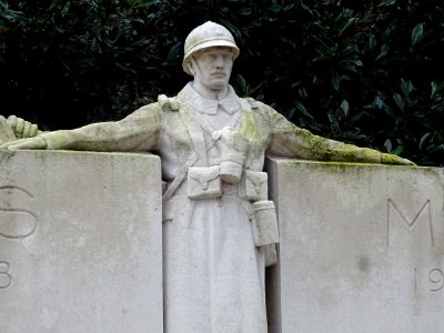 Monuments aux morts, place Hubert Monmarché, 15e arr., Par… 