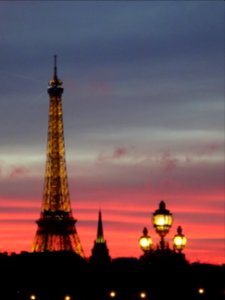 A l'heure du coucher de soleil sur la Tour Eiffel, vue dep… 