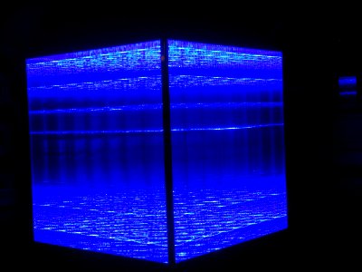 Cube lumineux, à l'intérieur de l'église Saint-Eustache, r… 