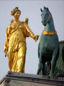 Au sommet de l'Arc de triomphe du Carrousel, la copie du q… 