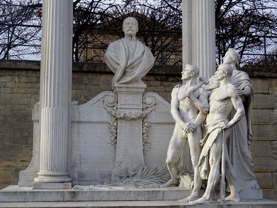 Le monument à Waldeck Rousseau dû au sculpteur Laurent M… 