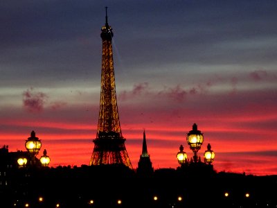 A l'heure du coucher de soleil sur la Tour Eiffel, vue dep… 
