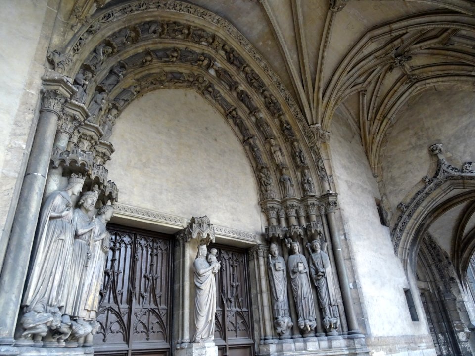 Porche de l'église Saint-Germain-l'Auxerrois, place du Lou… 