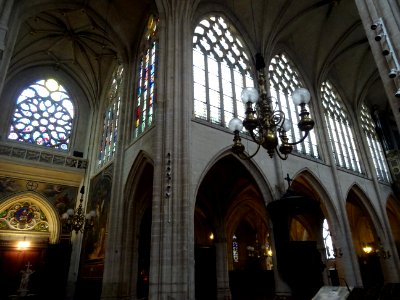 Nef et vitraux, église Saint-Germain-l'Auxerrois, place du… 