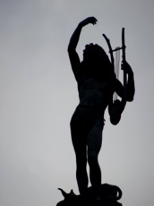 Statue au sommet de la Société d'encouragement pour l'indu… 