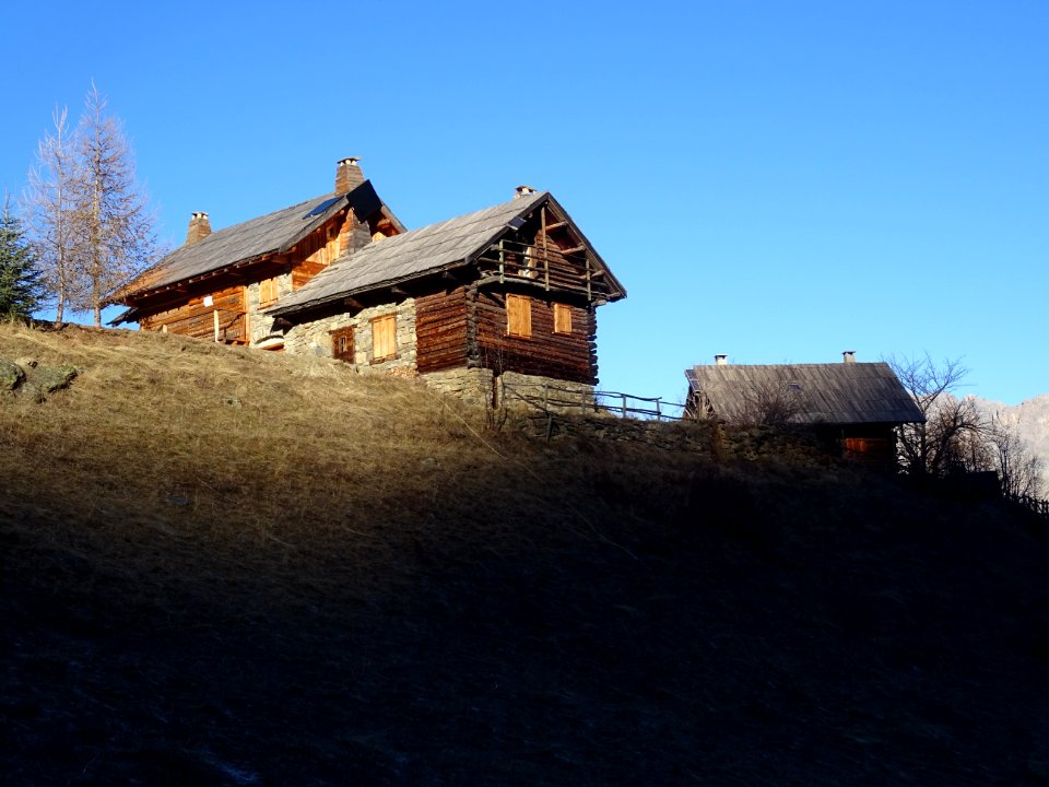Chalets dans le vallon de Narreyroux 