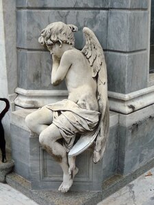 Death statue wings photo