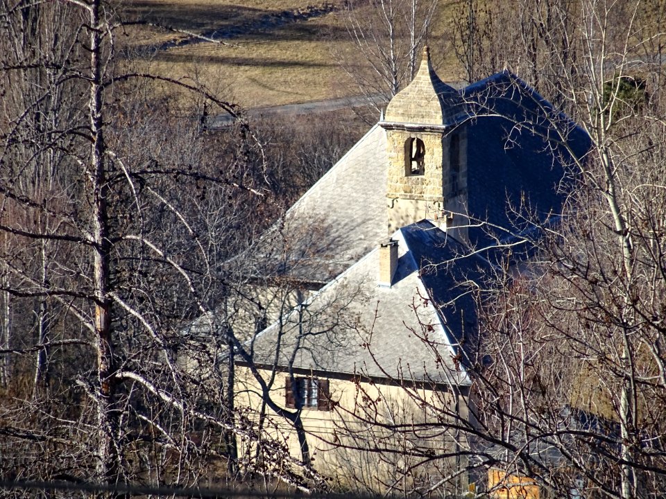 Eglise de St-Jean, vue depuis les Sagnières, Hautes-Alpes 