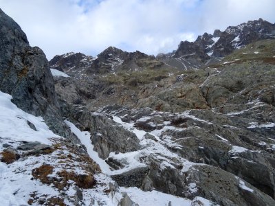 Le sentier du Glacier Blanc en arrivant au petit pont de p… 