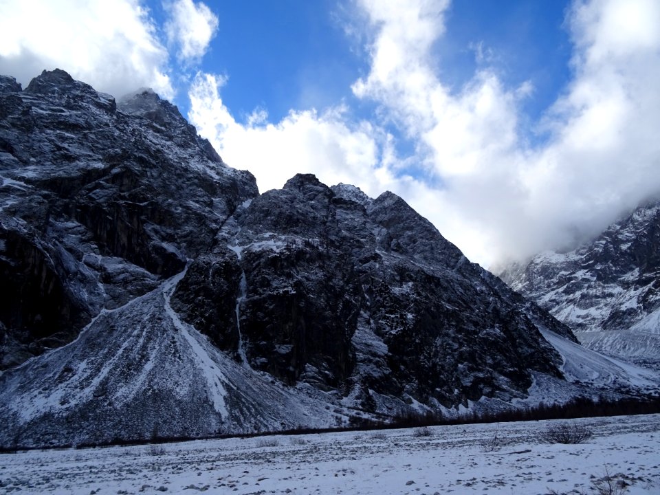 Base du Mont Pelvoux, depuis le Pré de Mme Carle 