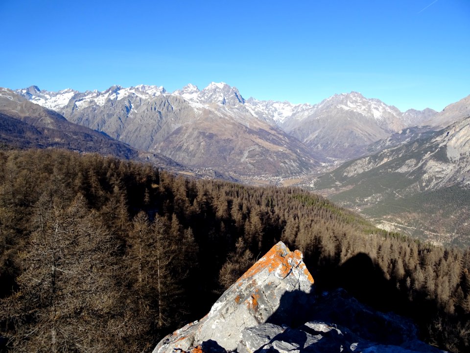 La vallée de Vallouise, vue depuis la pointe rocheuse (Châ… 