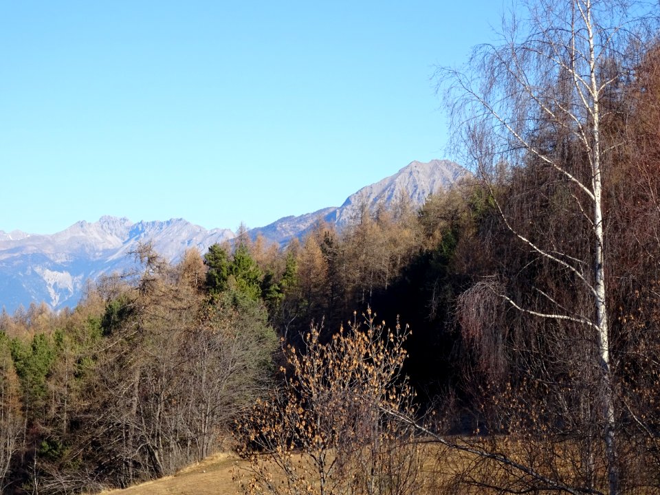Montagnes ... à identifier ... , vues depuis Les Sagnières… 