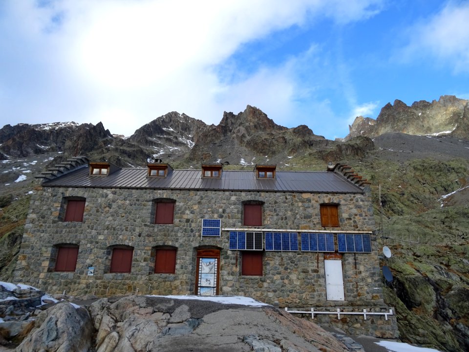 Refuge du Glacier Blanc et ses panneaux voltaïques 