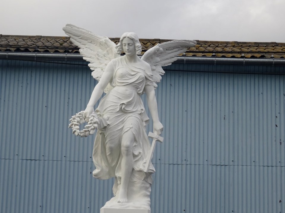 Monument aux morts, Puisieux, Pas-de-Calais 