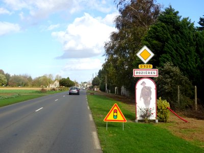 Entrée du village de Pozières, hommage aux Australiens, Po… 