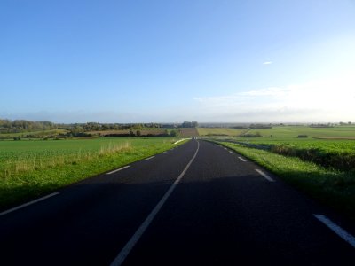 La petite route D919 entre Bosc-Bordel et Mauquenchy, Sein… 