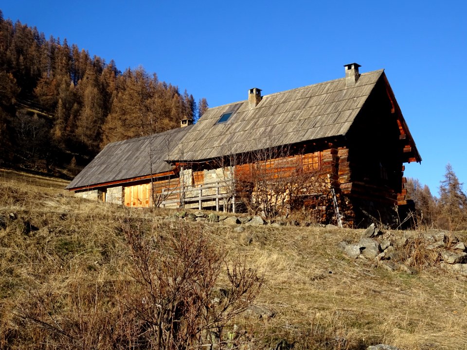 Chalets dans le vallon de Narreyroux 