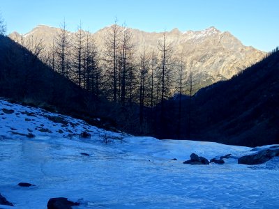 Torrent gelé et Montbrison, depuis le vallon de Narreyroux… 
