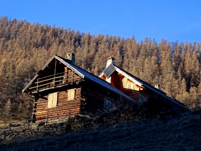 Chalets dans le vallon de Narreyroux 