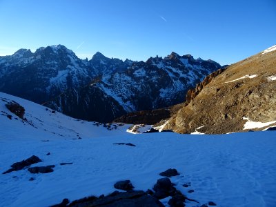 Le Mont Pelvoux, la face sud de la Barre des Ecrins et les… 