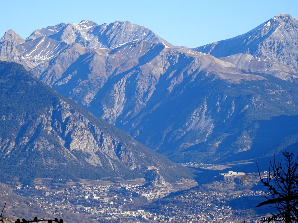 Briançon et ses fortifications, le Mont Chaberton en haut … 