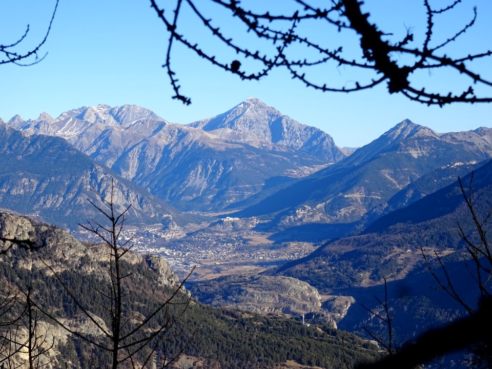 La ville de Briançon et le Mont Chaberton, col de Montgenè… 